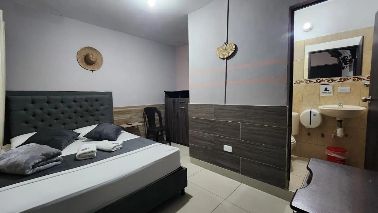 Hotel Medellin Calasanz
